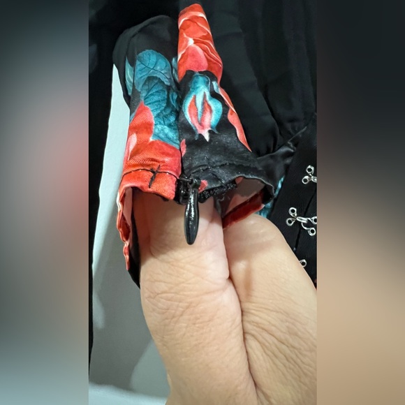 SHEIN Black Crop Top with long Sleeves - Picture 6 of 8